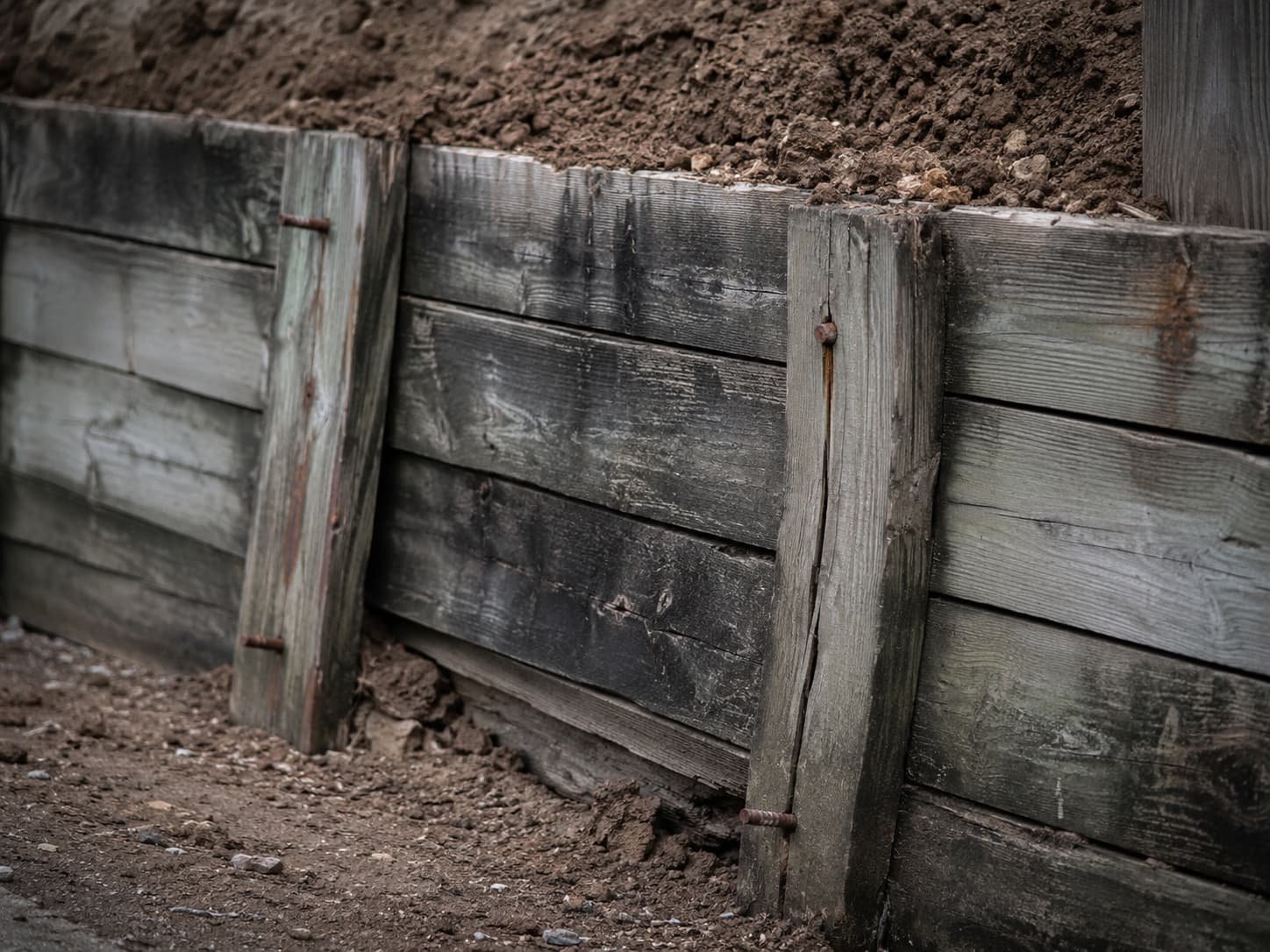 signs of a failing retaining wall